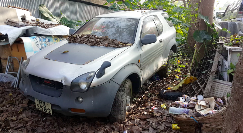 Illustration for article titled The Cars I Found Abandoned And Junked In Hong Kong Will Blow Your Mind